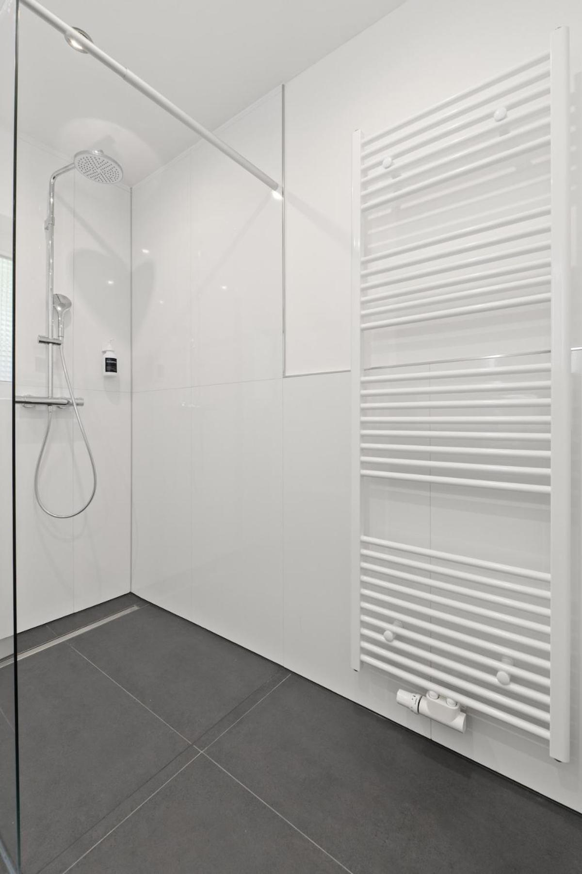 Cozy Premium With Free Parking! New! Apartment Köln